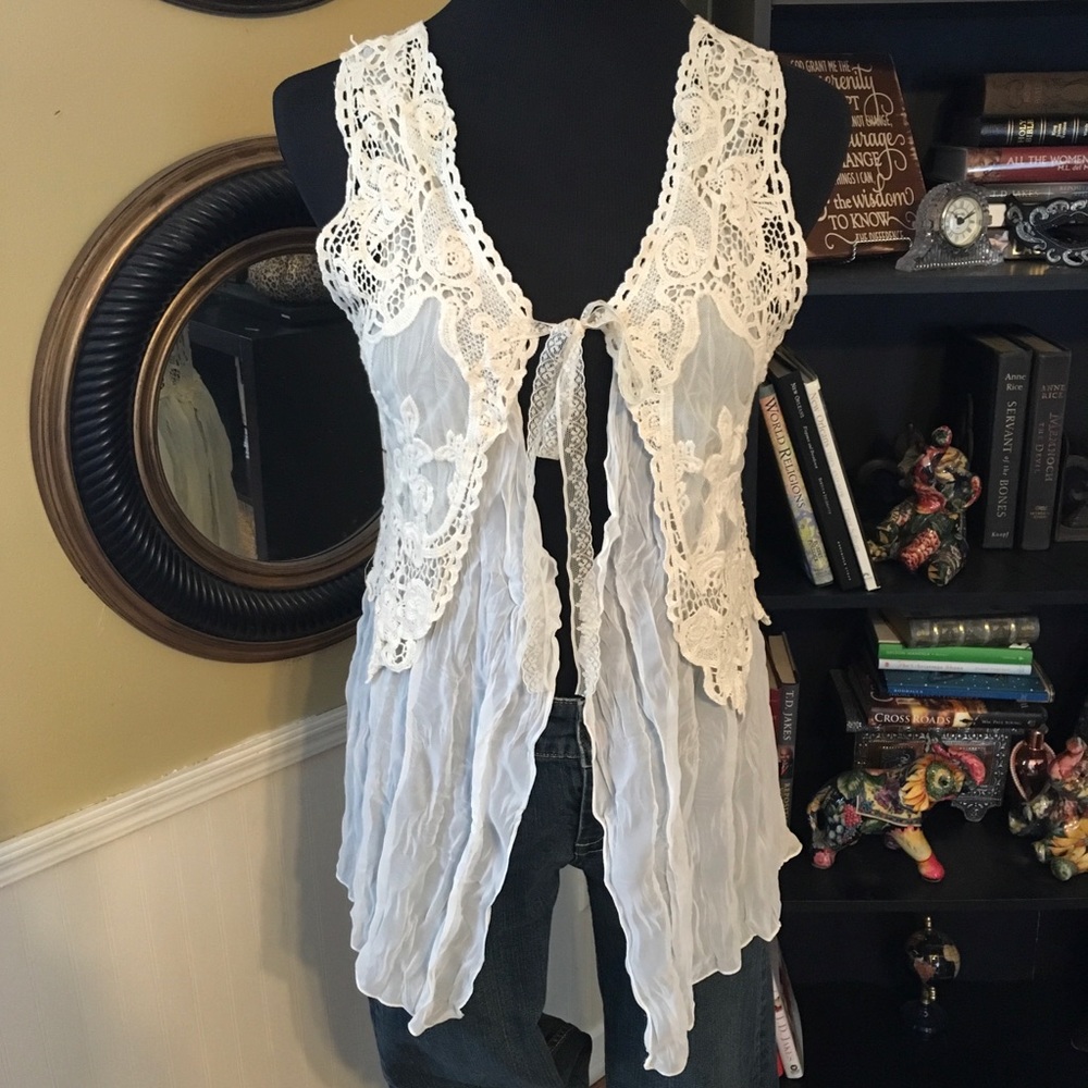 🏆🎉HP Best in Tops🎉🏆 GORGEOUS! Lace long vest!